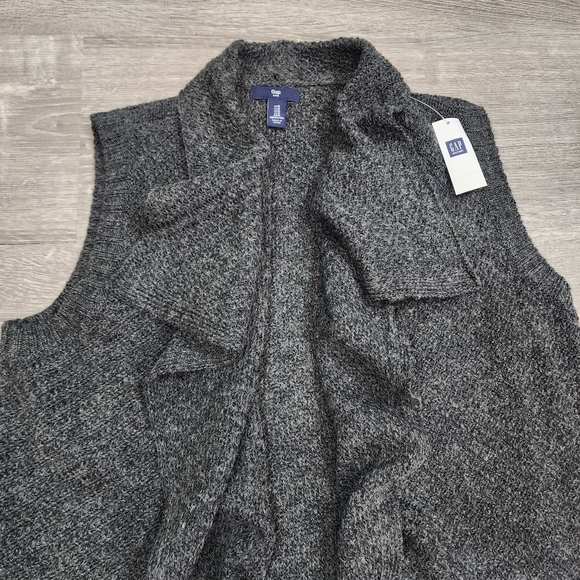 NWT GAP Wool Blend Heathered Gray Sleeveless Cardigan Sweater Vest Medium - Picture 2 of 7